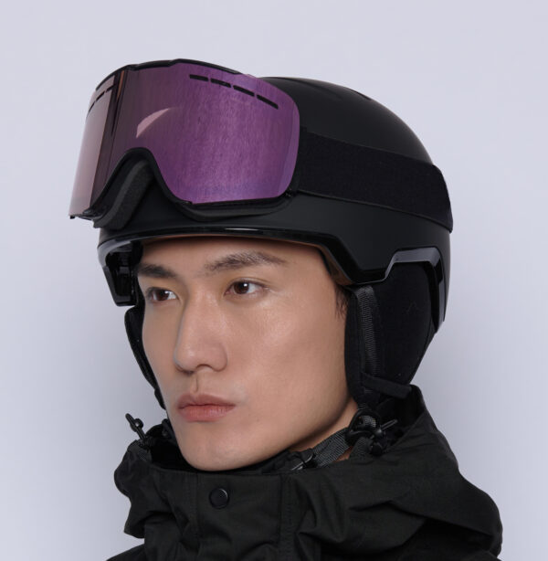 2024 Eco Black 男模配戴圖001