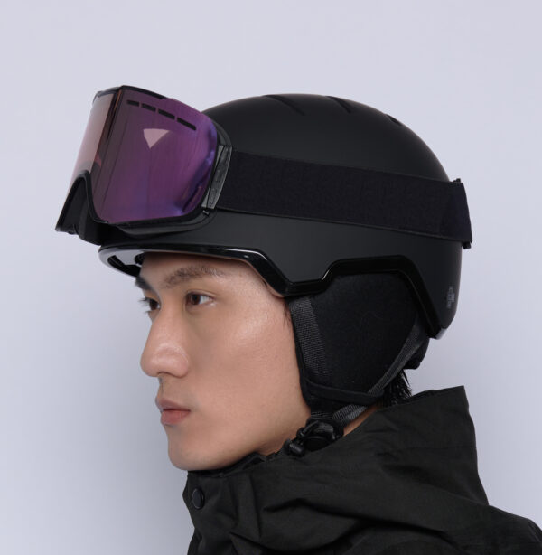 2024 Eco Black 男模配戴圖003