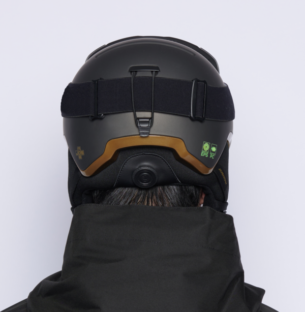 2024 Metallic Brown 男模配戴圖002