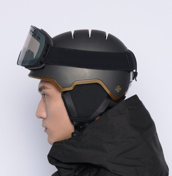 2024 Metallic Brown 男模配戴圖003