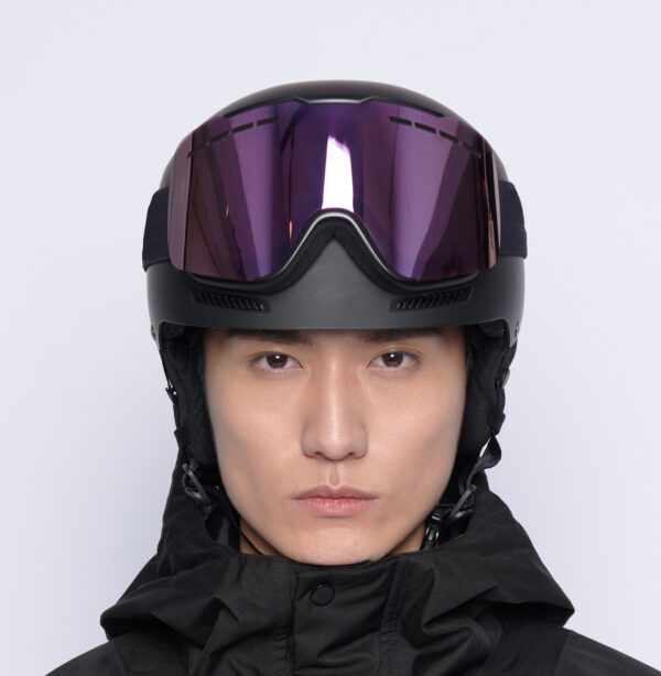 2024 PEAK Black 男模配戴圖001