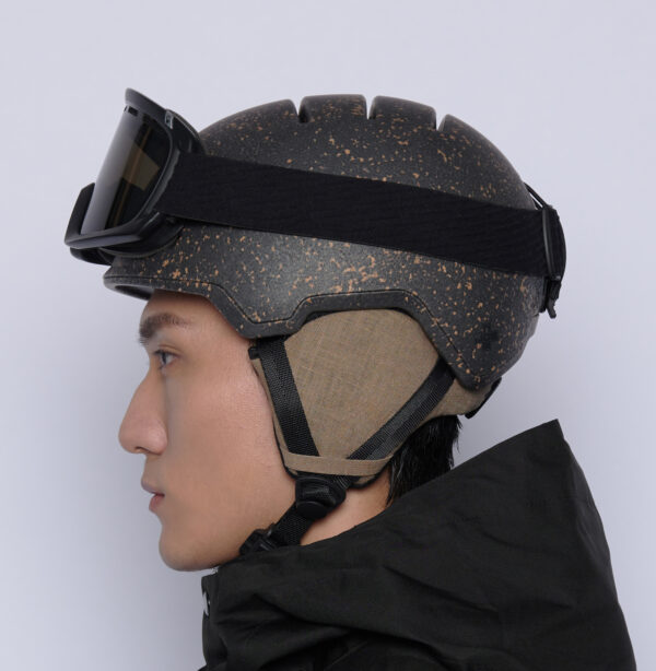 2024 Eco Cork 男模配戴圖 (1)