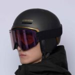 2024-Metallic-Brown-男模配戴圖001