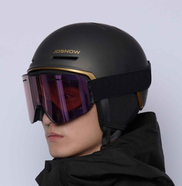 2024-Metallic-Brown-男模配戴圖001