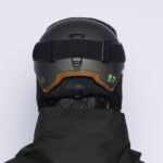 2024-Metallic-Brown-男模配戴圖002